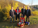 Die Übergabe erfolgte zusammen mit Thomas Metzger, Hendrick Blügel [Malteser], Ortsbürgermeister Dirk Wagner sowie Ortsbeigeordneten Günter Rheinheimer.