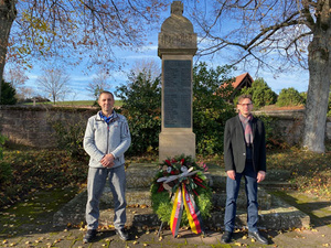 Ehrenmal Fockenberg-Limbach | Dirk Wagner und Ortsvorsteher Erhard Helfenstein