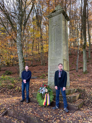 Ehrenmal Albersbach | Dirk Wagner und Ortsbeigeordneter Thomas Rauleder